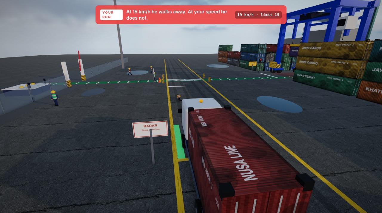 Own-run replay: the tractor you drove passes the radar at 19 km/h, labelled YOUR RUN